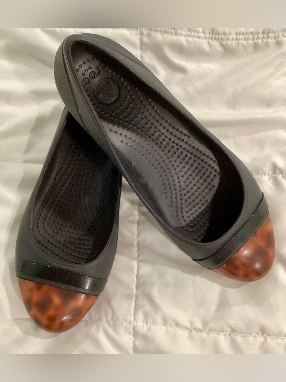Crocs Women's Size 8 Gianna Alice Black Ballet Flats W/Tortoiseshell Toe-RETIRED
